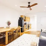 2 Bedroom Apartment Right On Trafalgar Square