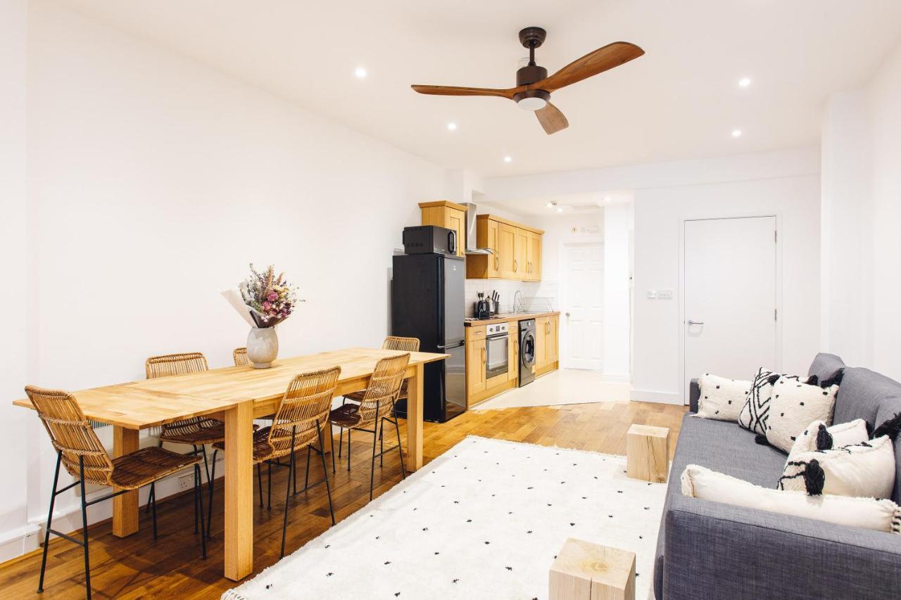 2 Bedroom Right On Trafalgar Square Londra