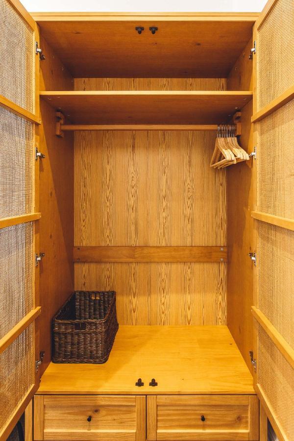 2 Bedroom Right On Trafalgar Square