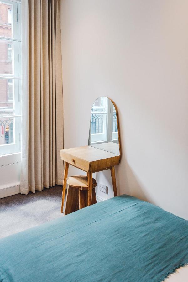 2 Bedroom Right On Trafalgar Square