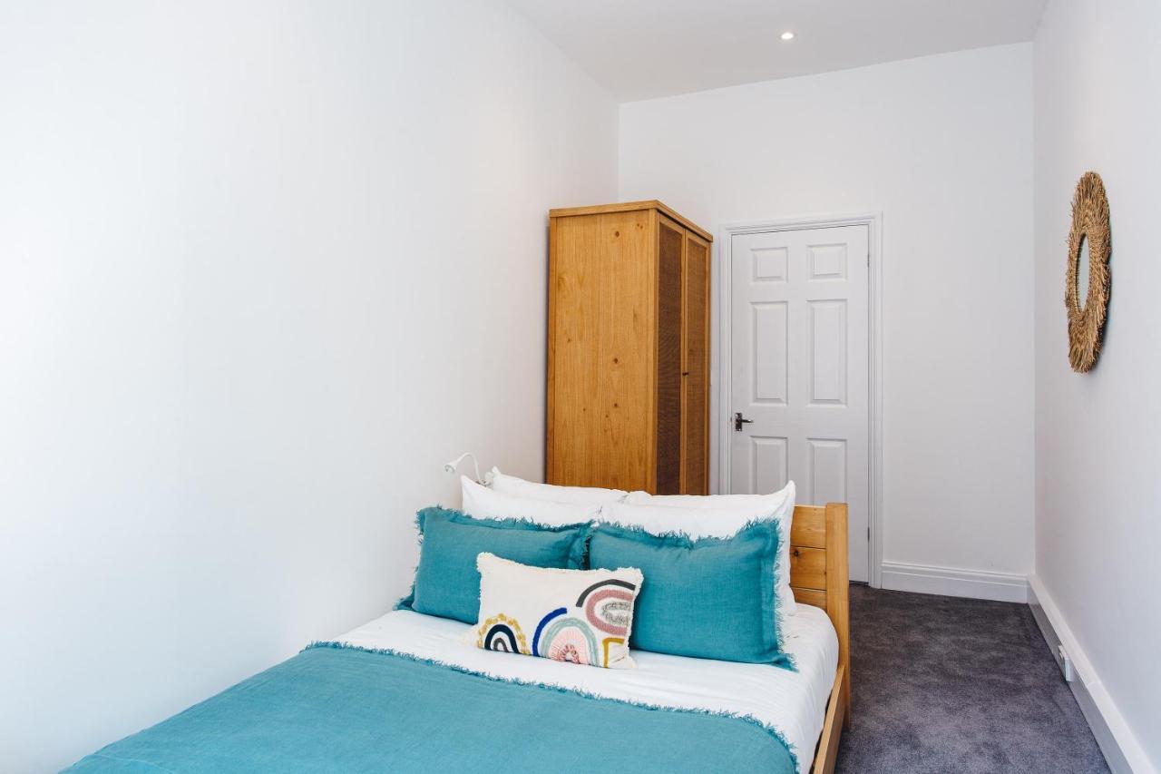 2 Bedroom Right On Trafalgar Square Londra