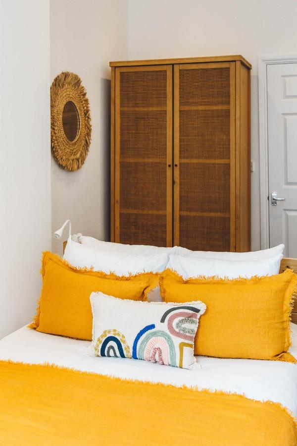 2 Bedroom Right On Trafalgar Square Londra