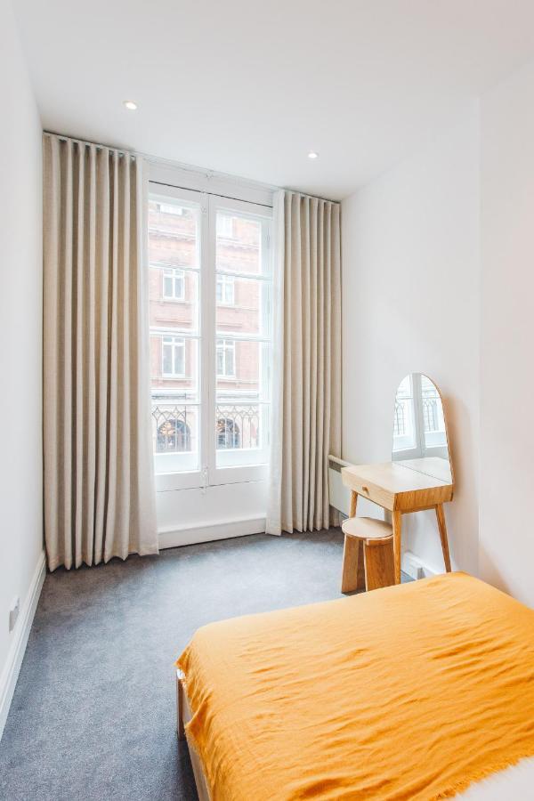 2 Bedroom Right On Trafalgar Square